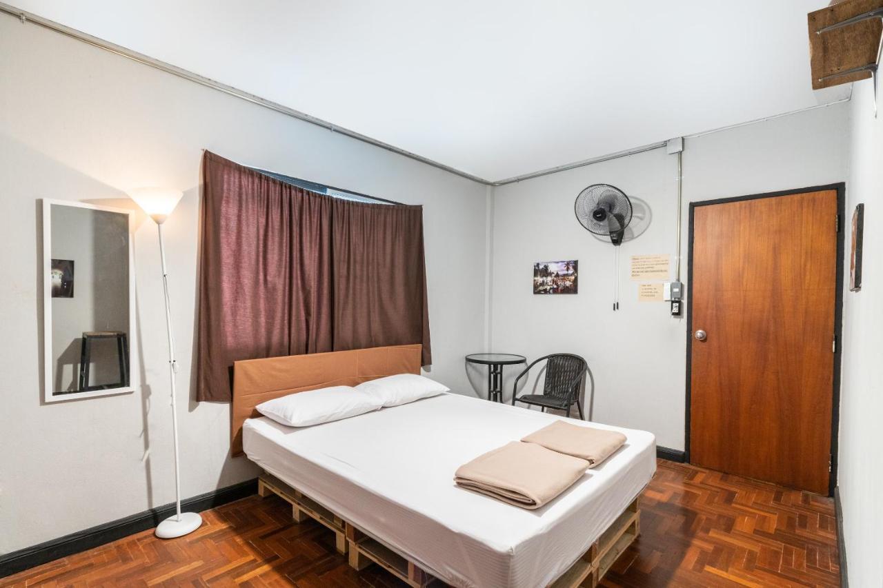 Oyo 677 Le Loftel Hostel Chiang Mai Bagian luar foto